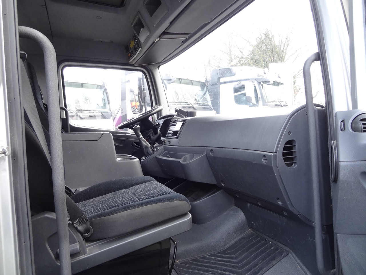 Mercedes-Benz Atego 818 Kran Palfinger 6501 - Camion platformă, Camion cu macara: Foto 4 Mercedes-Benz Atego 818 Kran Palfinger 6501 - Camion platformă, Camion cu macara: Foto 4