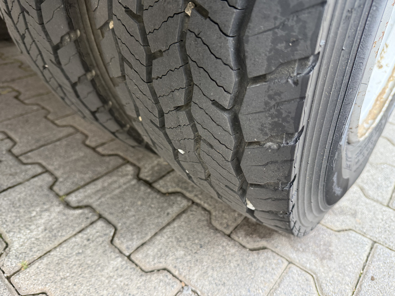 Renault Midlum 180.10 DoKa - Camion furgon: Foto 2 Renault Midlum 180.10 DoKa - Camion furgon: Foto 2