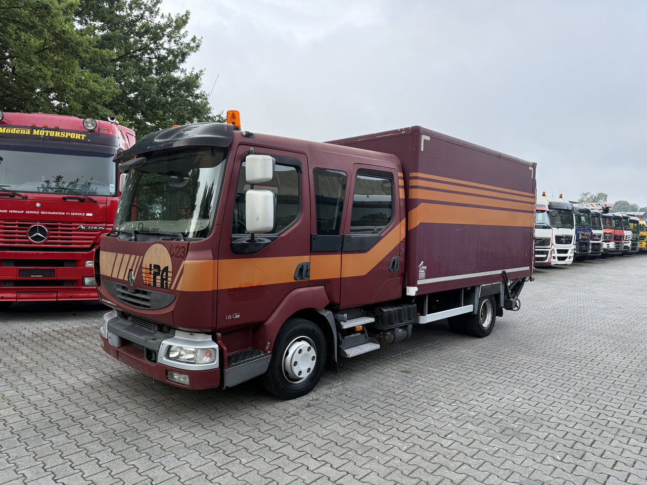 Renault Midlum 180.10 DoKa - Camion furgon: Foto 1 Renault Midlum 180.10 DoKa - Camion furgon: Foto 1