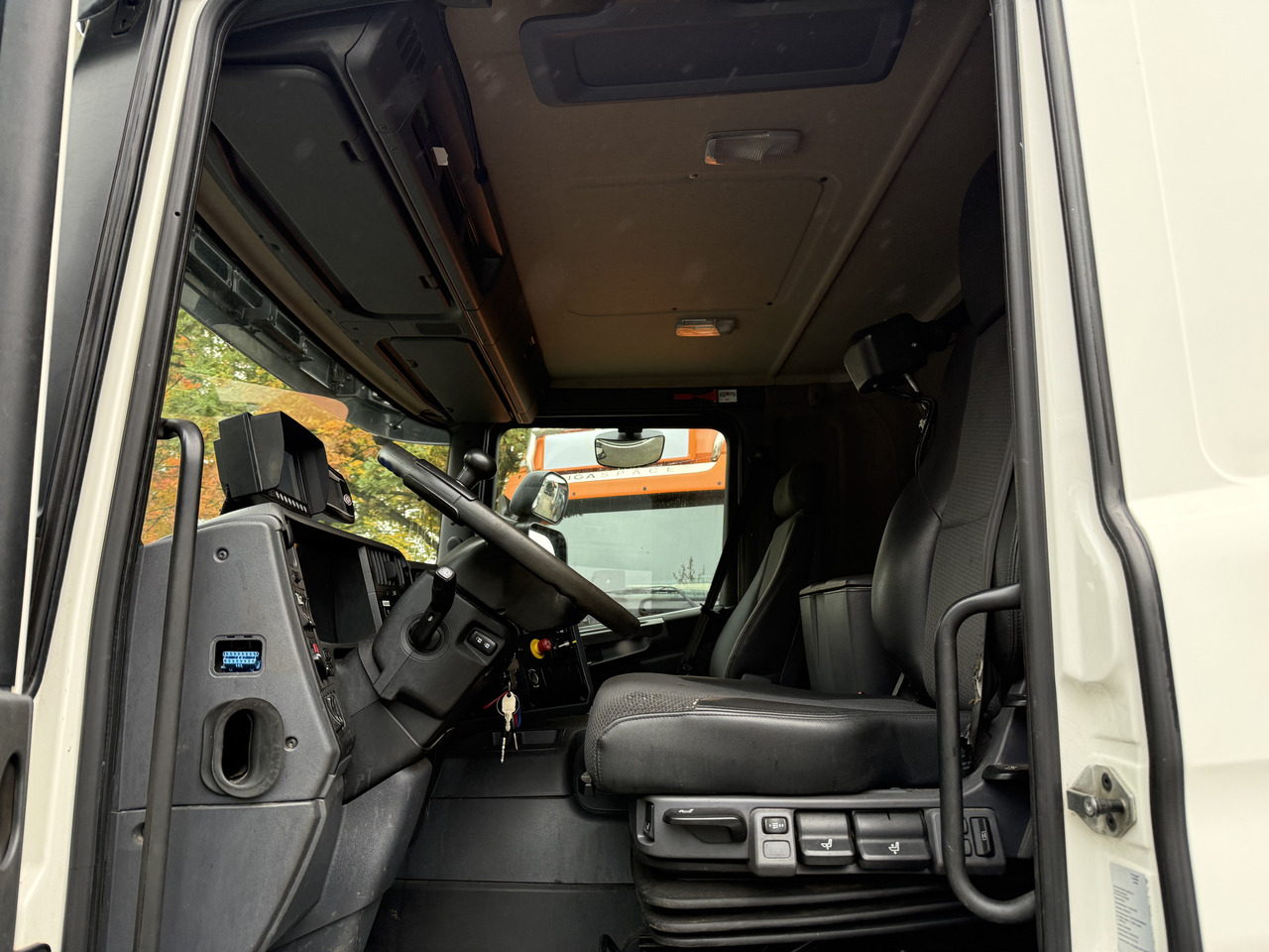 Scania P280 6X2*4 - Camion şasiu: Foto 3 Scania P280 6X2*4 - Camion şasiu: Foto 3