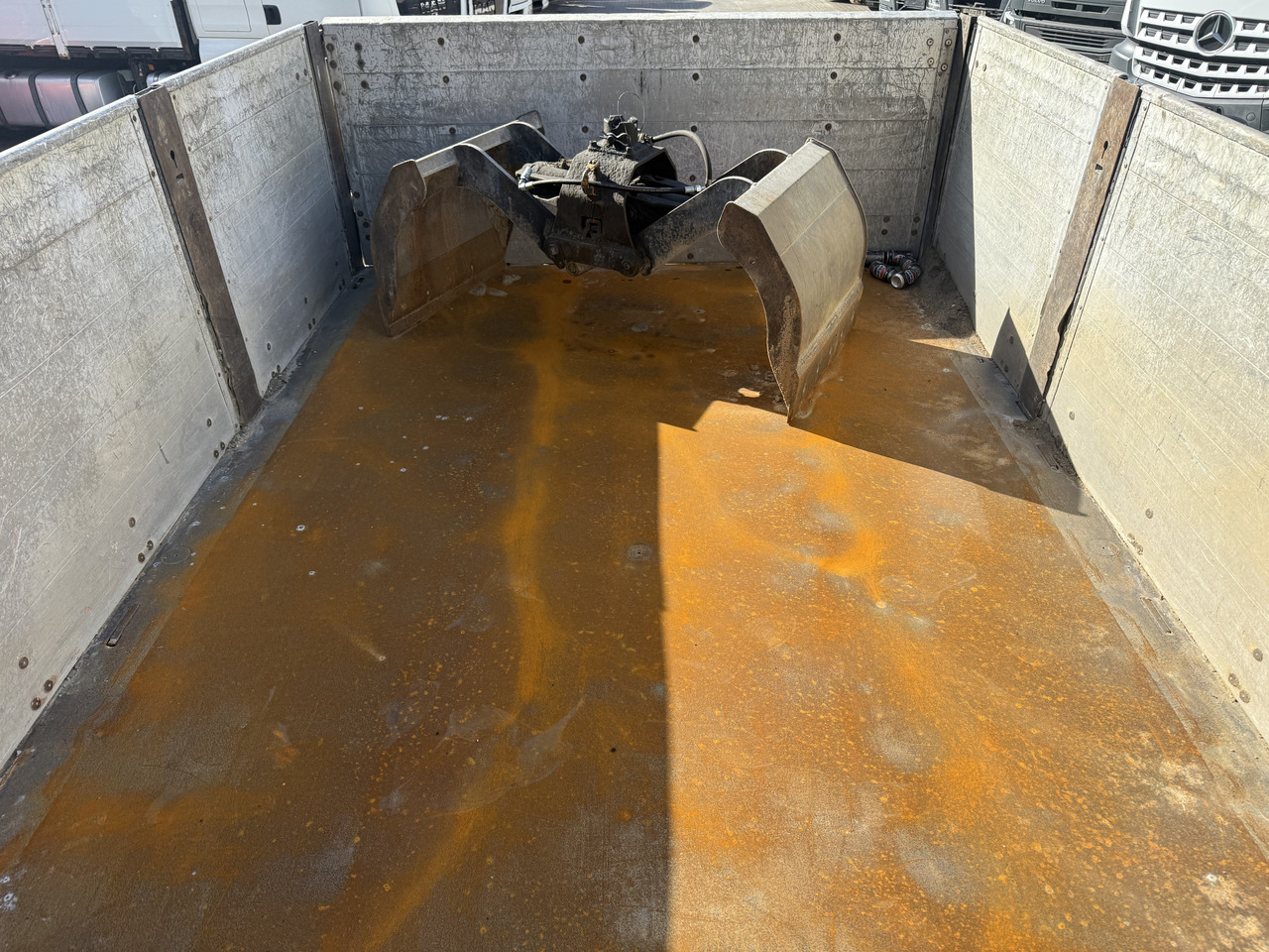 Scania R380 6X2*4 Kipper mit Kran HIAB 220 - Camion basculantă, Camion cu macara: Foto 2 Scania R380 6X2*4 Kipper mit Kran HIAB 220 - Camion basculantă, Camion cu macara: Foto 2