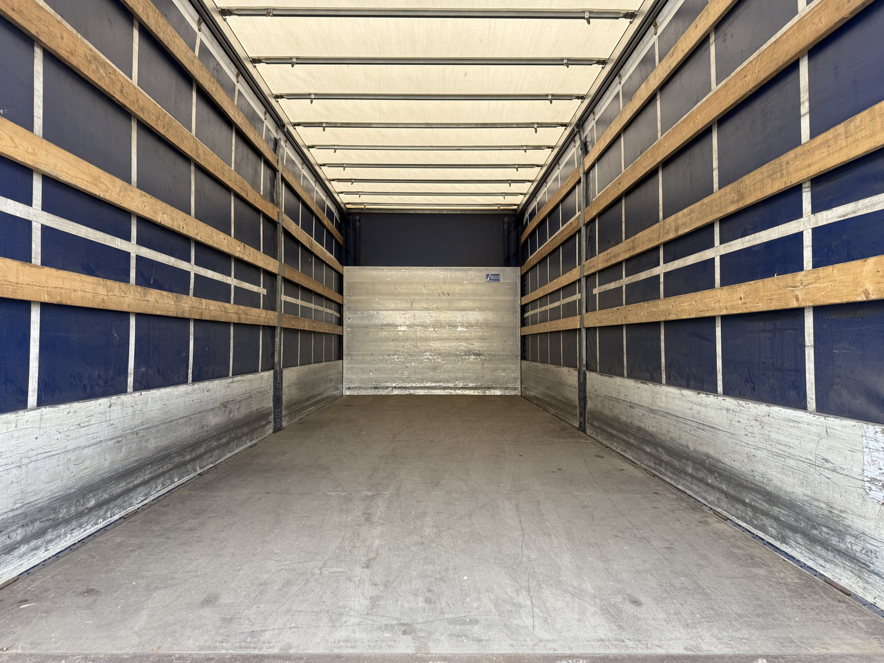 Camion cu prelată Volvo FL210 14 Tonner: Foto 13 Camion cu prelată Volvo FL210 14 Tonner: Foto 13