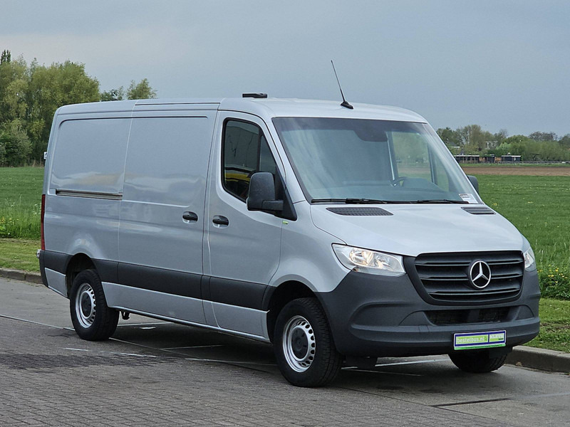 Mercedes-Benz Sprinter 315 L2H1 RWD Mbux! - Dubă: Foto 5 Mercedes-Benz Sprinter 315 L2H1 RWD Mbux! - Dubă: Foto 5