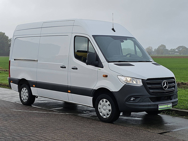 Mercedes-Benz Sprinter 317 L2H2 Navi RWD - Dubă: Foto 5 Mercedes-Benz Sprinter 317 L2H2 Navi RWD - Dubă: Foto 5
