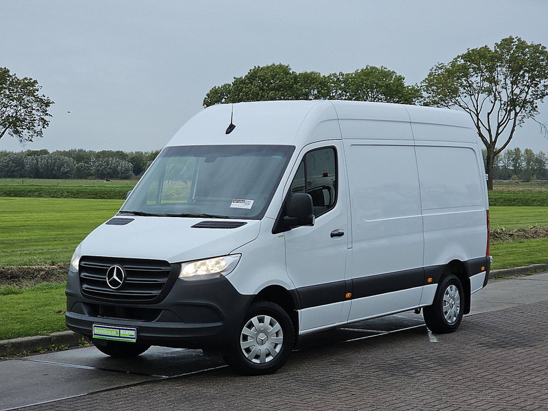 Mercedes-Benz Sprinter 317 L2H2 Navi RWD - Dubă: Foto 2 Mercedes-Benz Sprinter 317 L2H2 Navi RWD - Dubă: Foto 2
