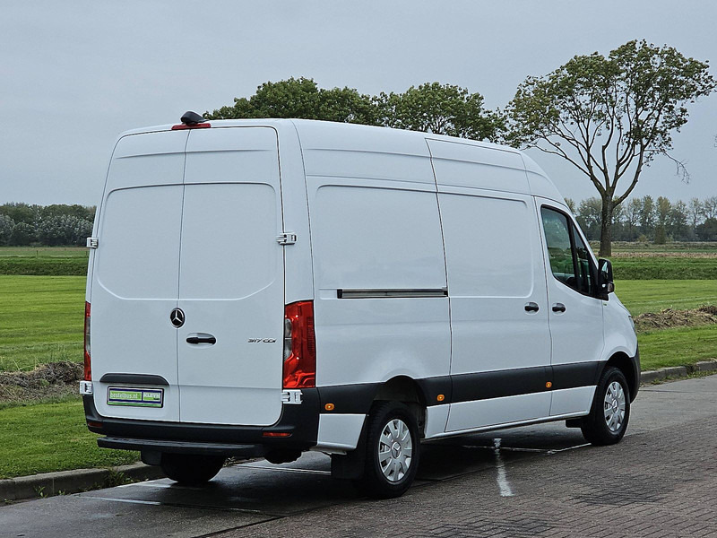Mercedes-Benz Sprinter 317 L2H2 Navi RWD - Dubă: Foto 3 Mercedes-Benz Sprinter 317 L2H2 Navi RWD - Dubă: Foto 3