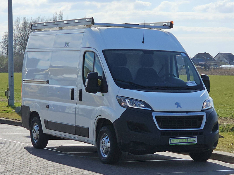 Peugeot Boxer 2.2 BHDI 120 L2H2 - Autoutilitară compactă: Foto 5 Peugeot Boxer 2.2 BHDI 120 L2H2 - Autoutilitară compactă: Foto 5