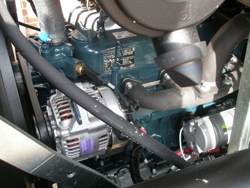 Giant G2500 - Mini încărcător pe şenile: Foto 5 Giant G2500 - Mini încărcător pe şenile: Foto 5