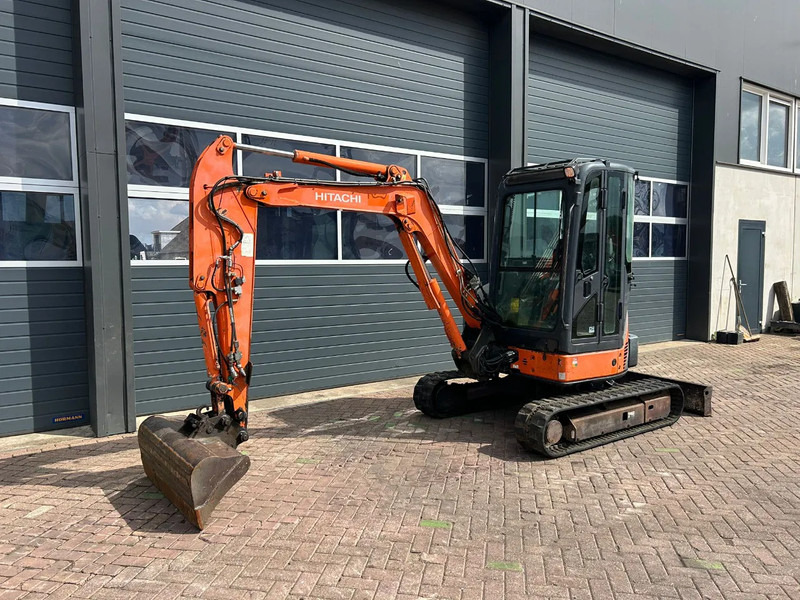 Mini excavator Hitachi ZX35U-2: Foto 1