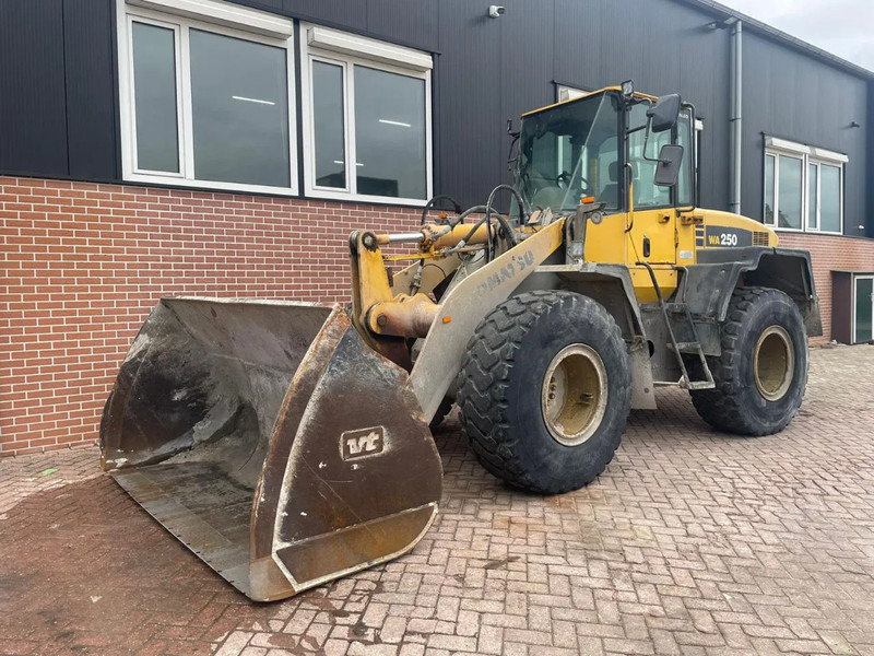 Komatsu WA250-5 - Încărcător frontal pe pneuri: Foto 1 Komatsu WA250-5 - Încărcător frontal pe pneuri: Foto 1