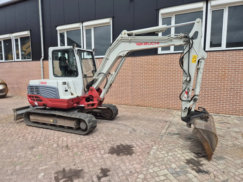 Takeuchi TB250 - Mini excavator: Foto 4 Takeuchi TB250 - Mini excavator: Foto 4