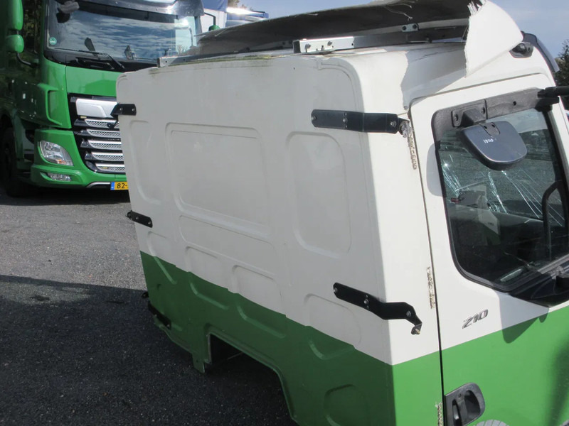 DAF 2363288 DAF 210 LF CABINE MODEL 2018 EURO 6 LICHT BESCHADIG VOOR ZIJDEN - Cabină și interior pentru Camion: Foto 5 DAF 2363288 DAF 210 LF CABINE MODEL 2018 EURO 6 LICHT BESCHADIG VOOR ZIJDEN - Cabină și interior pentru Camion: Foto 5