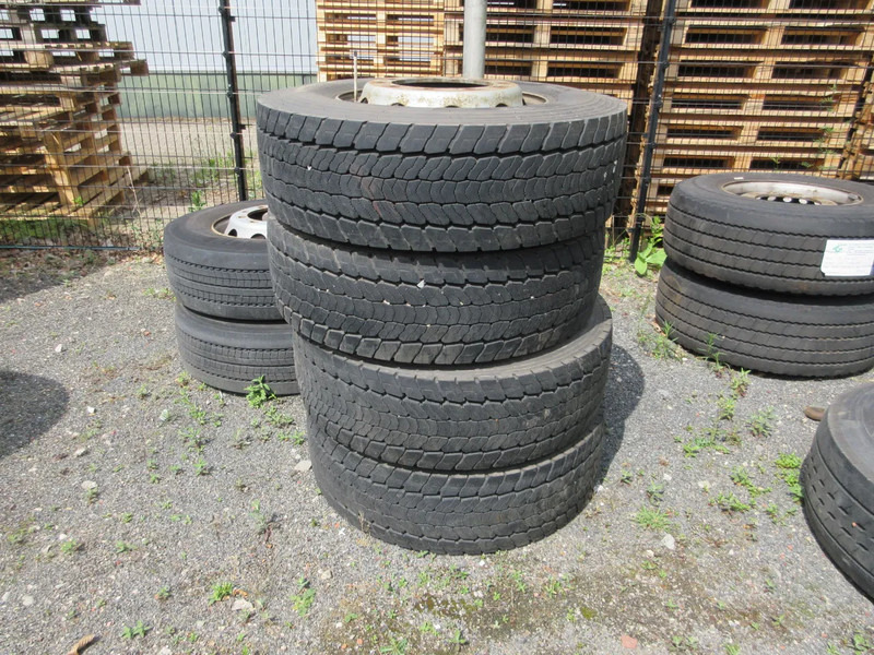 Goodyear 315/ 60 R 22.5 ACHTERBANDEN 4 X MET STAAL WIEL - Anvelopă pentru Camion: Foto 5 Goodyear 315/ 60 R 22.5 ACHTERBANDEN 4 X MET STAAL WIEL - Anvelopă pentru Camion: Foto 5