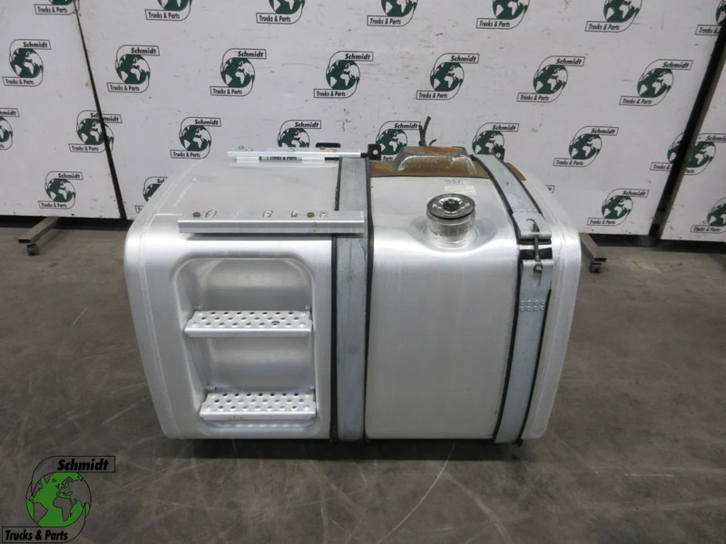 Iveco 81.12201-5839 // 81.12201-5933 // 450 LITER MAN TGX TGS EURO 6 TANK MODEL 2018 - Rezervor combustibil pentru Camion: Foto 1 Iveco 81.12201-5839 // 81.12201-5933 // 450 LITER MAN TGX TGS EURO 6 TANK MODEL 2018 - Rezervor combustibil pentru Camion: Foto 1