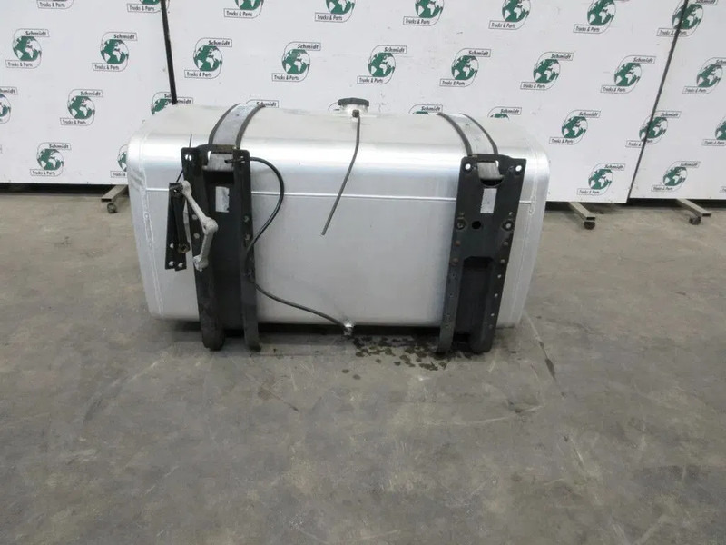 MAN 81.12201-5900 // 710 LITER INHOUD MAN TGX EURO 6 MODEL 2018 - Rezervor combustibil pentru Camion: Foto 3 MAN 81.12201-5900 // 710 LITER INHOUD MAN TGX EURO 6 MODEL 2018 - Rezervor combustibil pentru Camion: Foto 3