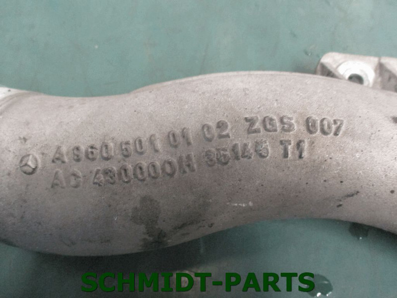 Mercedes-Benz A 960 501 01 02 Inlaatbuis - Sistem de răcire pentru Camion: Foto 2 Mercedes-Benz A 960 501 01 02 Inlaatbuis - Sistem de răcire pentru Camion: Foto 2