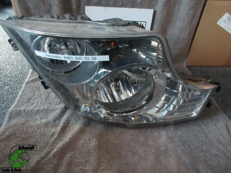 Mercedes-Benz A 960 820 03 39 KOPLAMP MERCEDES 1845 MP 4 RECHTS EURO 6 - Far pentru Camion: Foto 1 Mercedes-Benz A 960 820 03 39 KOPLAMP MERCEDES 1845 MP 4 RECHTS EURO 6 - Far pentru Camion: Foto 1