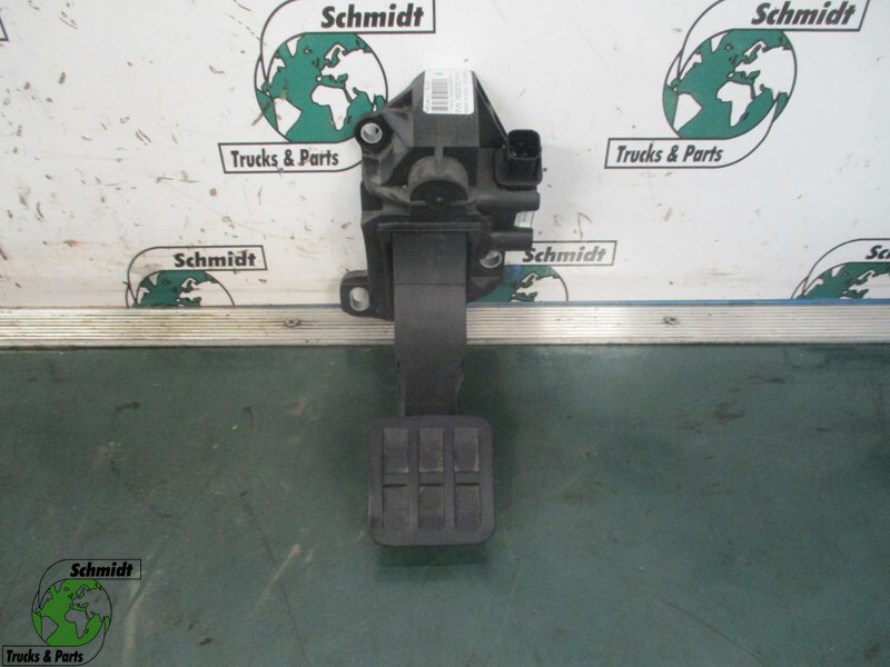 Renault 7482267250 Gas pedaal T 460 - Pedala pentru Camion: Foto 1 Renault 7482267250 Gas pedaal T 460 - Pedala pentru Camion: Foto 1