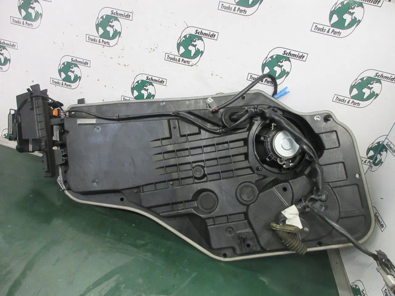 Scania 2718510 // 2708293 // 2306122 BINNENPANEEL DEUR RECHTS P 410 EURO 6 - Cabină și interior pentru Camion: Foto 4 Scania 2718510 // 2708293 // 2306122 BINNENPANEEL DEUR RECHTS P 410 EURO 6 - Cabină și interior pentru Camion: Foto 4