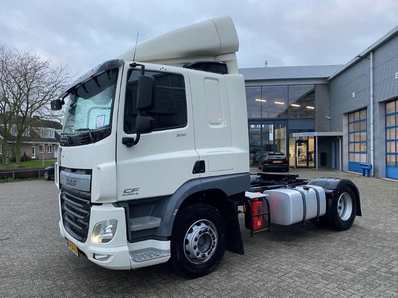 DAF CF370 / NICE CLEAN NL TRUCK / TYRES 80% / AUTOMATIC / EURO-6 / 2015 - Cap tractor: Foto 1 DAF CF370 / NICE CLEAN NL TRUCK / TYRES 80% / AUTOMATIC / EURO-6 / 2015 - Cap tractor: Foto 1