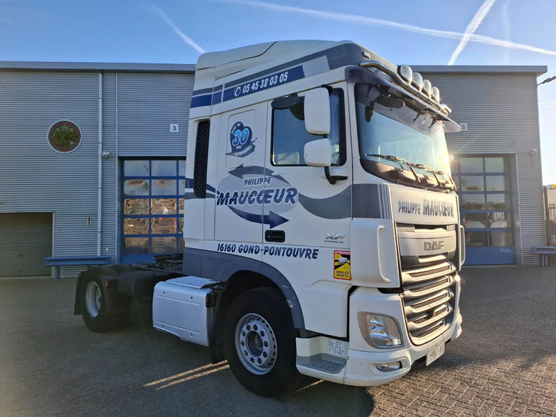 DAF XF106-460 / INTARDER / DEB / MANUAL / AIRCO / CLEAN TRUCK / EURO-6 / 2014 - Cap tractor: Foto 2 DAF XF106-460 / INTARDER / DEB / MANUAL / AIRCO / CLEAN TRUCK / EURO-6 / 2014 - Cap tractor: Foto 2