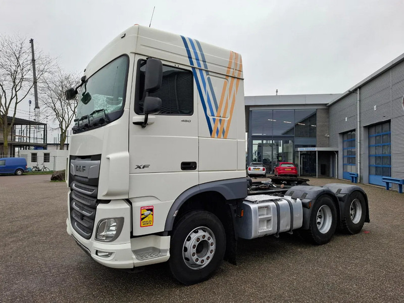 DAF XF106-480 / 6X4 / INTARDER / HYDRAULICS / ONLY:455958 KM / TECHNICAL 70 TON / SMART TACHO / INLINER / LWDS / AUTOMATIC / EURO-6 - Cap tractor: Foto 1 DAF XF106-480 / 6X4 / INTARDER / HYDRAULICS / ONLY:455958 KM / TECHNICAL 70 TON / SMART TACHO / INLINER / LWDS / AUTOMATIC / EURO-6 - Cap tractor: Foto 1