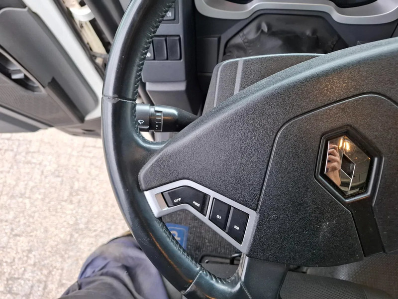 Cap tractor Renault T460 Comfort / CLEAN NL TRUCK / TUV:12-02-2026 / DOUBLE TANK / ACC / LWDS / FRIDGE / 2XBED / AUTOMATIC / EURO-6 / 2019: Foto 13 Cap tractor Renault T460 Comfort / CLEAN NL TRUCK / TUV:12-02-2026 / DOUBLE TANK / ACC / LWDS / FRIDGE / 2XBED / AUTOMATIC / EURO-6 / 2019: Foto 13