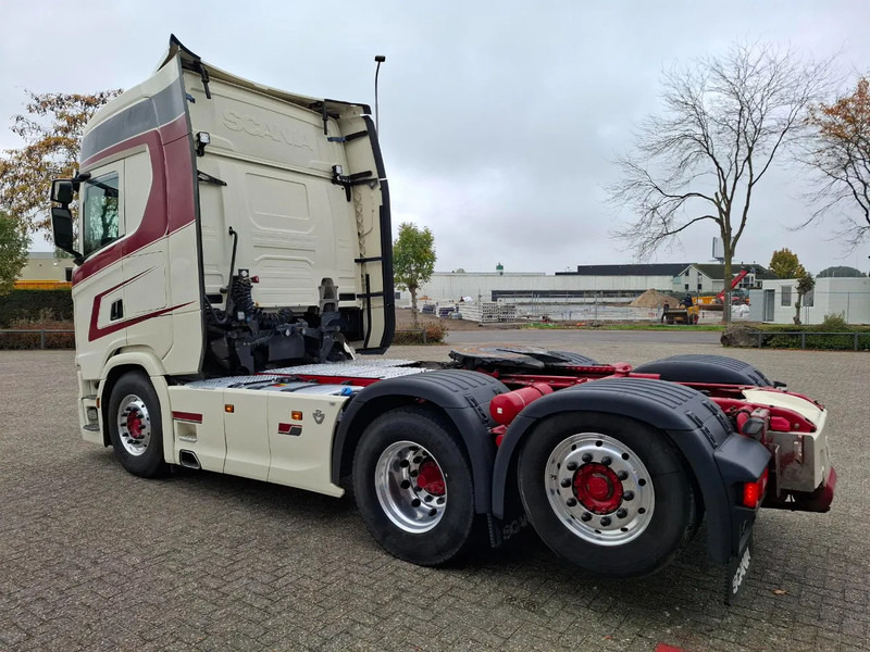 Scania NGS S650 V8 / RETARDER / 633397 KM / 9 TON FRONT AXELE / FULL-AIR / INLINER / FULL SPOILER / LEATHER / ALCOA / NAVI / FRIDGE / E - Cap tractor: Foto 3 Scania NGS S650 V8 / RETARDER / 633397 KM / 9 TON FRONT AXELE / FULL-AIR / INLINER / FULL SPOILER / LEATHER / ALCOA / NAVI / FRIDGE / E - Cap tractor: Foto 3