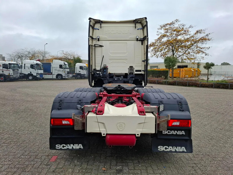 Scania NGS S650 V8 / RETARDER / 633397 KM / 9 TON FRONT AXELE / FULL-AIR / INLINER / FULL SPOILER / LEATHER / ALCOA / NAVI / FRIDGE / E - Cap tractor: Foto 4 Scania NGS S650 V8 / RETARDER / 633397 KM / 9 TON FRONT AXELE / FULL-AIR / INLINER / FULL SPOILER / LEATHER / ALCOA / NAVI / FRIDGE / E - Cap tractor: Foto 4