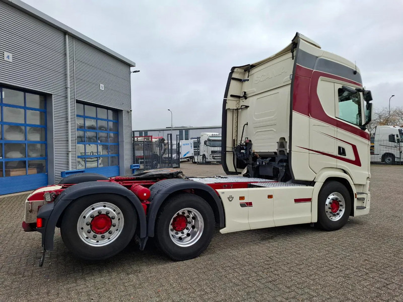 Scania NGS S650 V8 / RETARDER / 633397 KM / 9 TON FRONT AXELE / FULL-AIR / INLINER / FULL SPOILER / LEATHER / ALCOA / NAVI / FRIDGE / E - Cap tractor: Foto 5 Scania NGS S650 V8 / RETARDER / 633397 KM / 9 TON FRONT AXELE / FULL-AIR / INLINER / FULL SPOILER / LEATHER / ALCOA / NAVI / FRIDGE / E - Cap tractor: Foto 5