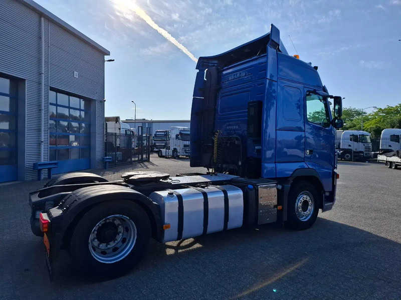 Volvo FH13-400 / HYDRAULICS / NL TRUCK / GLOBETROTTER / FRIGDE / AIRCO / AUTOMATIC / EURO-5 / 2006 - Cap tractor: Foto 5 Volvo FH13-400 / HYDRAULICS / NL TRUCK / GLOBETROTTER / FRIGDE / AIRCO / AUTOMATIC / EURO-5 / 2006 - Cap tractor: Foto 5