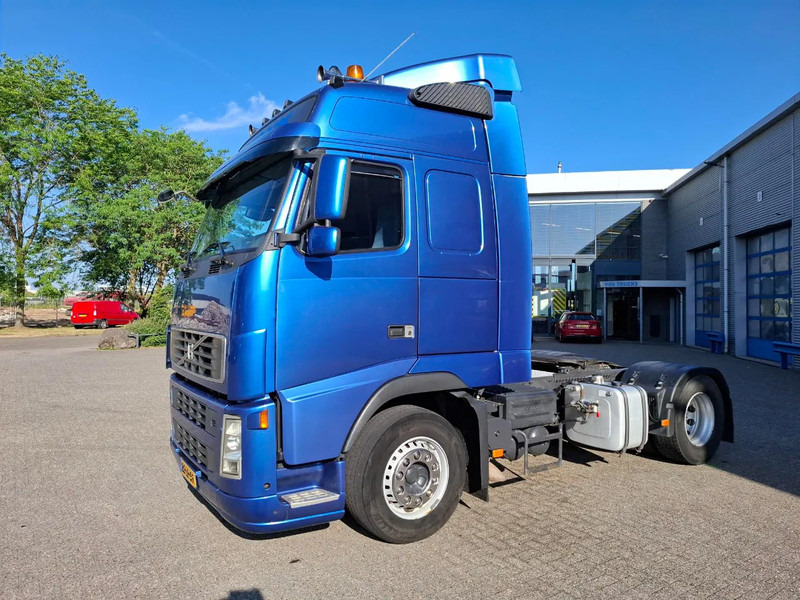 Volvo FH13-400 / HYDRAULICS / NL TRUCK / TUV:14-09-2025 / GLOBETROTTER / FRIGDE / AIRCO / AUTOMATIC / EURO-5 / 2006 - Cap tractor: Foto 1 Volvo FH13-400 / HYDRAULICS / NL TRUCK / TUV:14-09-2025 / GLOBETROTTER / FRIGDE / AIRCO / AUTOMATIC / EURO-5 / 2006 - Cap tractor: Foto 1