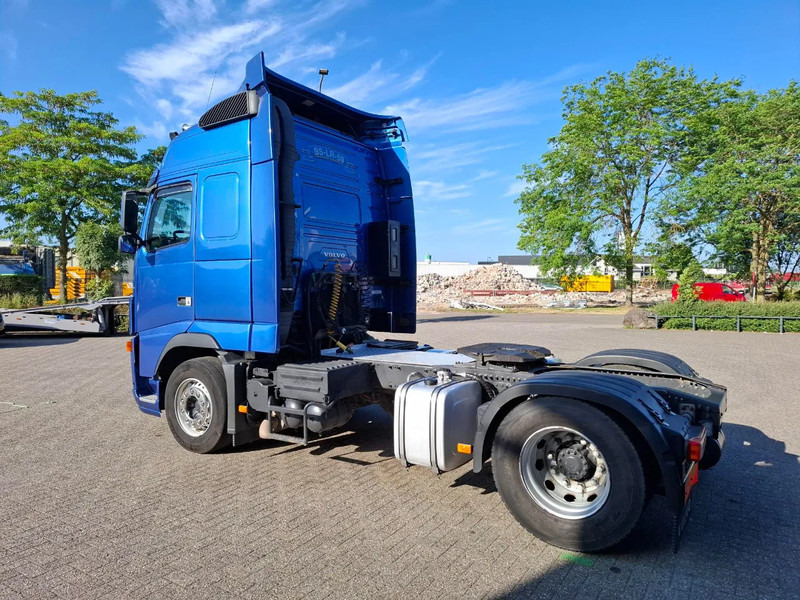 Volvo FH13-400 / HYDRAULICS / NL TRUCK / TUV:14-09-2025 / GLOBETROTTER / FRIGDE / AIRCO / AUTOMATIC / EURO-5 / 2006 - Cap tractor: Foto 3 Volvo FH13-400 / HYDRAULICS / NL TRUCK / TUV:14-09-2025 / GLOBETROTTER / FRIGDE / AIRCO / AUTOMATIC / EURO-5 / 2006 - Cap tractor: Foto 3