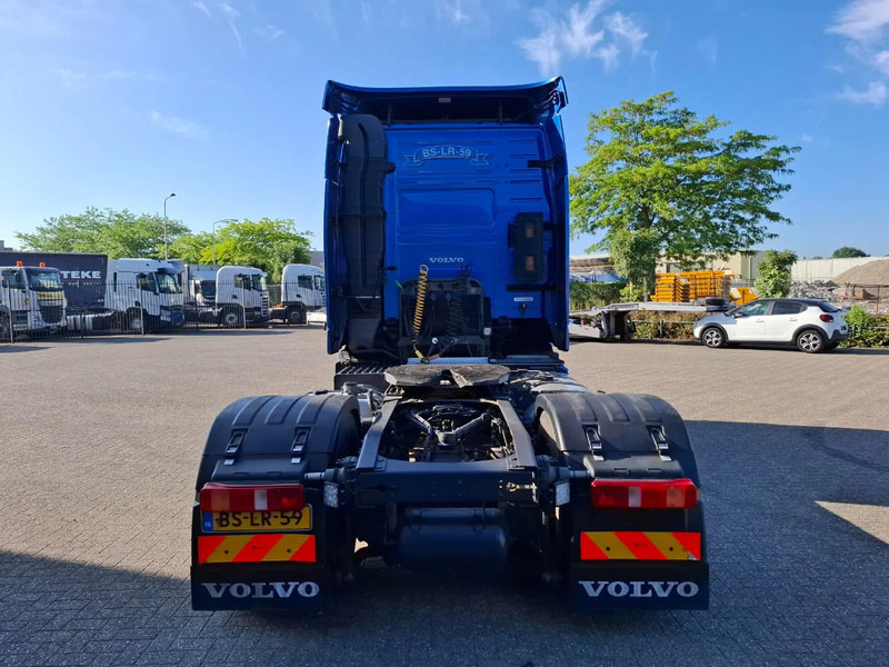 Volvo FH13-400 / HYDRAULICS / NL TRUCK / TUV:14-09-2025 / GLOBETROTTER / FRIGDE / AIRCO / AUTOMATIC / EURO-5 / 2006 - Cap tractor: Foto 4 Volvo FH13-400 / HYDRAULICS / NL TRUCK / TUV:14-09-2025 / GLOBETROTTER / FRIGDE / AIRCO / AUTOMATIC / EURO-5 / 2006 - Cap tractor: Foto 4