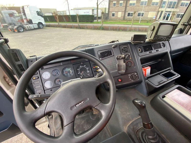 Camion cisternă DAF 65CF-240 / FULL STEEL / POMP / 3 COMPARTIMENTS / 8350 LITER / ONLY:25969 KM / EURO-2 / MANUAL / GOOD CONDITION: Foto 14 Camion cisternă DAF 65CF-240 / FULL STEEL / POMP / 3 COMPARTIMENTS / 8350 LITER / ONLY:25969 KM / EURO-2 / MANUAL / GOOD CONDITION: Foto 14