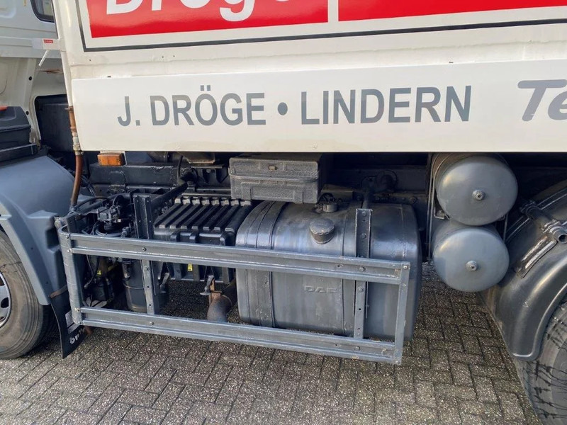 Camion cisternă DAF 65CF-240 / FULL STEEL / POMP / 3 COMPARTIMENTS / 8350 LITER / ONLY:25969 KM / EURO-2 / MANUAL / GOOD CONDITION: Foto 8 Camion cisternă DAF 65CF-240 / FULL STEEL / POMP / 3 COMPARTIMENTS / 8350 LITER / ONLY:25969 KM / EURO-2 / MANUAL / GOOD CONDITION: Foto 8