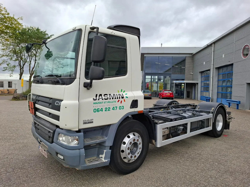 DAF CF75-250 / ADR / ONLY:320740 KM / PTO / INLINER / ALCOA / GOOD CONDITION / MANUAL / EURO-5 / 2011 - Camion şasiu: Foto 1 DAF CF75-250 / ADR / ONLY:320740 KM / PTO / INLINER / ALCOA / GOOD CONDITION / MANUAL / EURO-5 / 2011 - Camion şasiu: Foto 1
