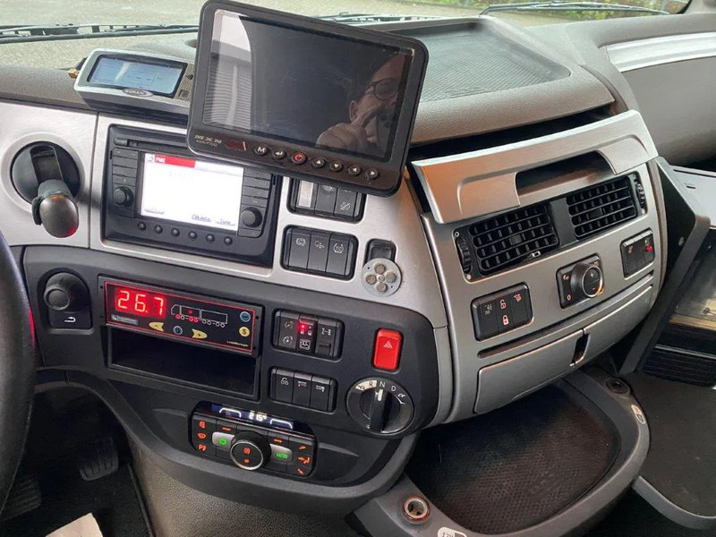 Camion cu cârlig DAF XF106-530 8X2 / AJK HOOKLIFT 25000KG / 9 TON FRONT AXLE / NAVI / ONLY:612482 KM / SSC / AUTOMATIC / EURO-6 / 2019: Foto 18