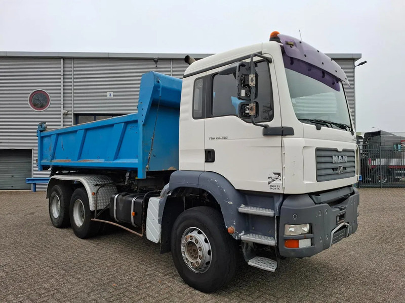 MAN TGA 26.310 / 6X4 / 2XBIG AXLE / 2SIDE TIPPER / ONLY:545423 KM / TUV:06-05-2026 / FULL-STEEL / AIRCO / MANUAL / EURO-4 / 2005 - Camion basculantă: Foto 4 MAN TGA 26.310 / 6X4 / 2XBIG AXLE / 2SIDE TIPPER / ONLY:545423 KM / TUV:06-05-2026 / FULL-STEEL / AIRCO / MANUAL / EURO-4 / 2005 - Camion basculantă: Foto 4