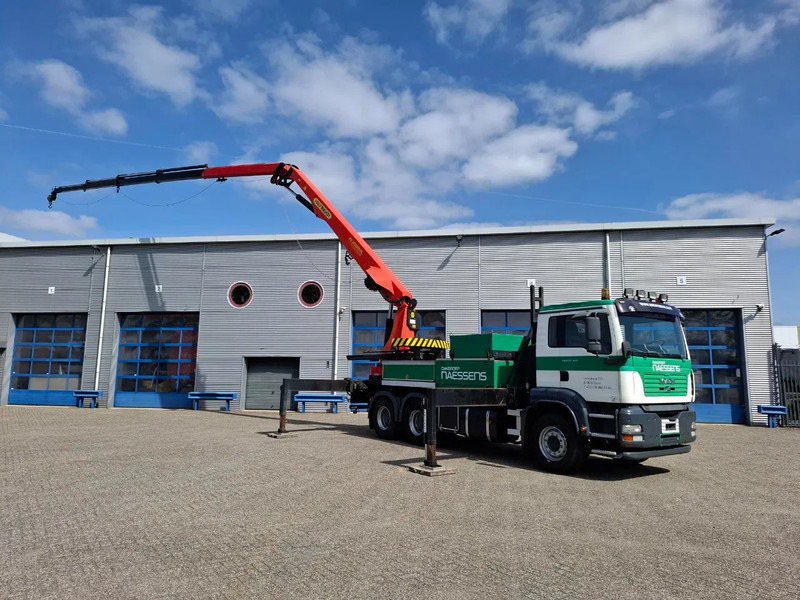 MAN TGA 33.410 / 6X4 / PALFINGER PK4000 1EL ROOFER CRANE / 25M / REMOTE / 2X BIG AXLE / 490677 KM / MANUAL / EURO-3 / 2005 - Camion cu macara: Foto 5 MAN TGA 33.410 / 6X4 / PALFINGER PK4000 1EL ROOFER CRANE / 25M / REMOTE / 2X BIG AXLE / 490677 KM / MANUAL / EURO-3 / 2005 - Camion cu macara: Foto 5