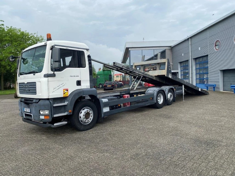 MAN TGA26.320 / SLIDING PLATEAU / WINCH / LIFT AXLE / MACHINE CARRIER / MANUAL / EURO-4 / 2007 - Camion platformă: Foto 1 MAN TGA26.320 / SLIDING PLATEAU / WINCH / LIFT AXLE / MACHINE CARRIER / MANUAL / EURO-4 / 2007 - Camion platformă: Foto 1