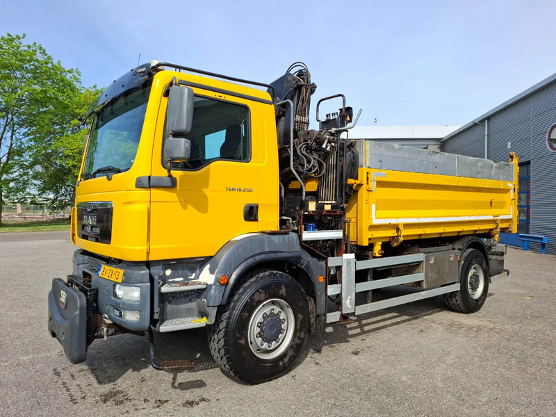 MAN TGM 18.250 / 4X4 / NL TRUCK / TUV:30-04-2026 / 118783 KM / HMF 1110 K2 / ROTATOR / GOOD TYRES / FULL-STEEL / DRUM BRAKES / MANUA - Camion basculantă, Camion cu macara: Foto 3 MAN TGM 18.250 / 4X4 / NL TRUCK / TUV:30-04-2026 / 118783 KM / HMF 1110 K2 / ROTATOR / GOOD TYRES / FULL-STEEL / DRUM BRAKES / MANUA - Camion basculantă, Camion cu macara: Foto 3