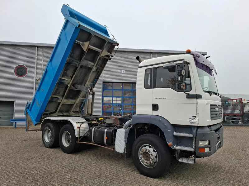 MAN TGS 26.310 / 6X4 / 2XBIG AXLE / 2SIDE TIPPER / ONLY:545423 KM / TUV:06-05-2026 / FULL-STEEL / AIRCO / MANUAL / EURO-4 / 2005 - Camion basculantă: Foto 5 MAN TGS 26.310 / 6X4 / 2XBIG AXLE / 2SIDE TIPPER / ONLY:545423 KM / TUV:06-05-2026 / FULL-STEEL / AIRCO / MANUAL / EURO-4 / 2005 - Camion basculantă: Foto 5