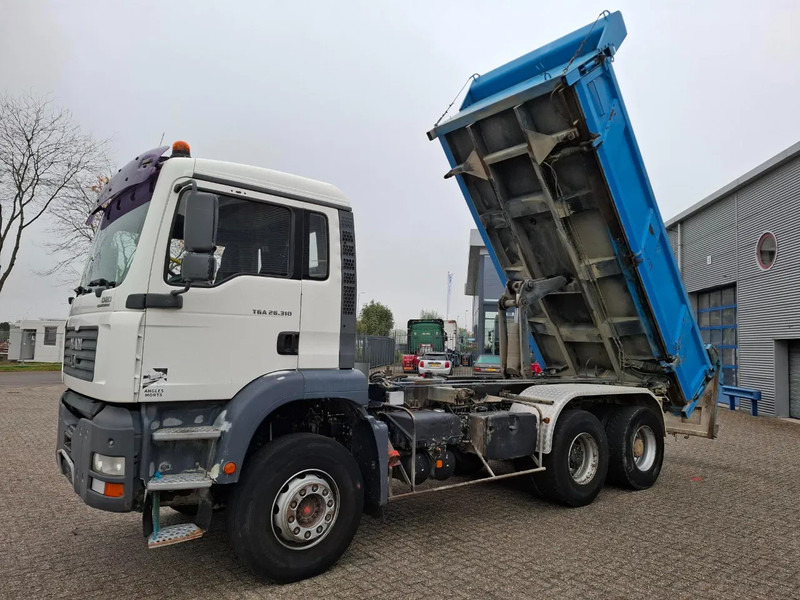 MAN TGS 26.310 / 6X4 / 2XBIG AXLE / 2SIDE TIPPER / ONLY:545423 KM / TUV:06-05-2026 / FULL-STEEL / AIRCO / MANUAL / EURO-4 / 2005 - Camion basculantă: Foto 1 MAN TGS 26.310 / 6X4 / 2XBIG AXLE / 2SIDE TIPPER / ONLY:545423 KM / TUV:06-05-2026 / FULL-STEEL / AIRCO / MANUAL / EURO-4 / 2005 - Camion basculantă: Foto 1