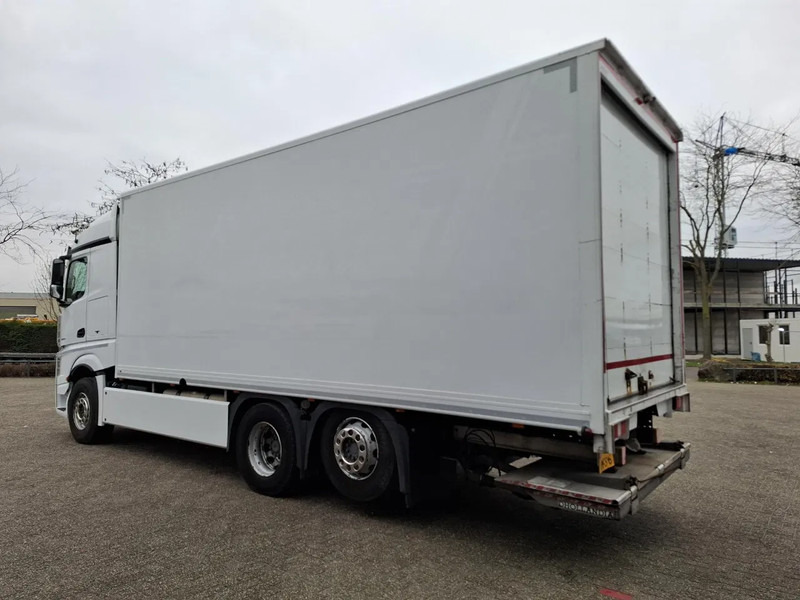 Mercedes-Benz Actros 2843 / NL TRUCK / TUV:08-01-2026 / LIFT+LENKACHSE / SMART TACHO / NAVI / PLATFORM 1500 KG / 2XBED / EURO-6 / 2015 - Camion furgon: Foto 3 Mercedes-Benz Actros 2843 / NL TRUCK / TUV:08-01-2026 / LIFT+LENKACHSE / SMART TACHO / NAVI / PLATFORM 1500 KG / 2XBED / EURO-6 / 2015 - Camion furgon: Foto 3