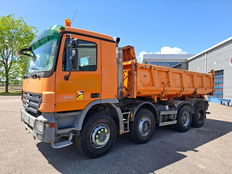 Mercedes-Benz Actros 4141 / 3SIDE MEILLER TIPPER / FULL-STEEL / DRUM BRAKES / ONLY:535937 KM / 2XSTEERING AXLE / AIRCO / AUTOMATIC / EURO-3 / - Camion basculantă: Foto 3 Mercedes-Benz Actros 4141 / 3SIDE MEILLER TIPPER / FULL-STEEL / DRUM BRAKES / ONLY:535937 KM / 2XSTEERING AXLE / AIRCO / AUTOMATIC / EURO-3 / - Camion basculantă: Foto 3