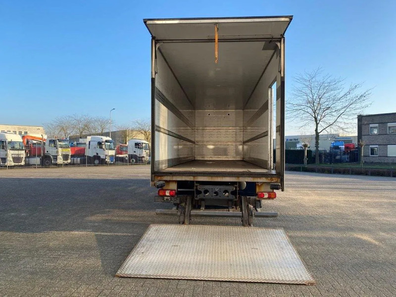 Mercedes-Benz Antos 2533 / LIFT AXLE / HEATED CLOSED BOX / PLATFORM 2000 KG / ONLY:506959 KM / SIDE DOOR / AUTOMATIC / EURO-6 / 2019 - Camion furgon: Foto 5 Mercedes-Benz Antos 2533 / LIFT AXLE / HEATED CLOSED BOX / PLATFORM 2000 KG / ONLY:506959 KM / SIDE DOOR / AUTOMATIC / EURO-6 / 2019 - Camion furgon: Foto 5