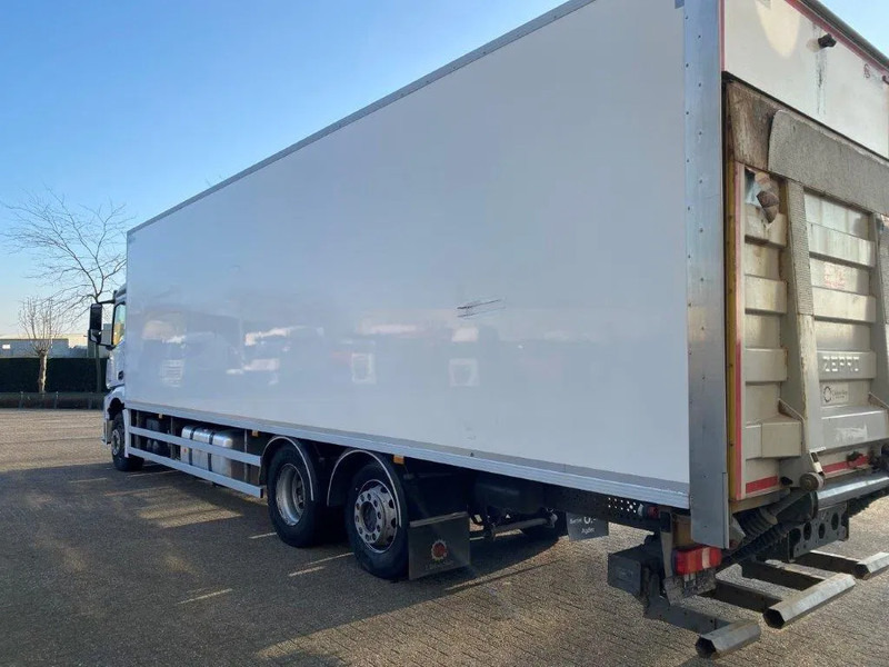 Mercedes-Benz Antos 2533 / LIFT AXLE / HEATED CLOSED BOX / PLATFORM 2000 KG / ONLY:506959 KM / SIDE DOOR / AUTOMATIC / EURO-6 / 2019 - Camion furgon: Foto 3 Mercedes-Benz Antos 2533 / LIFT AXLE / HEATED CLOSED BOX / PLATFORM 2000 KG / ONLY:506959 KM / SIDE DOOR / AUTOMATIC / EURO-6 / 2019 - Camion furgon: Foto 3