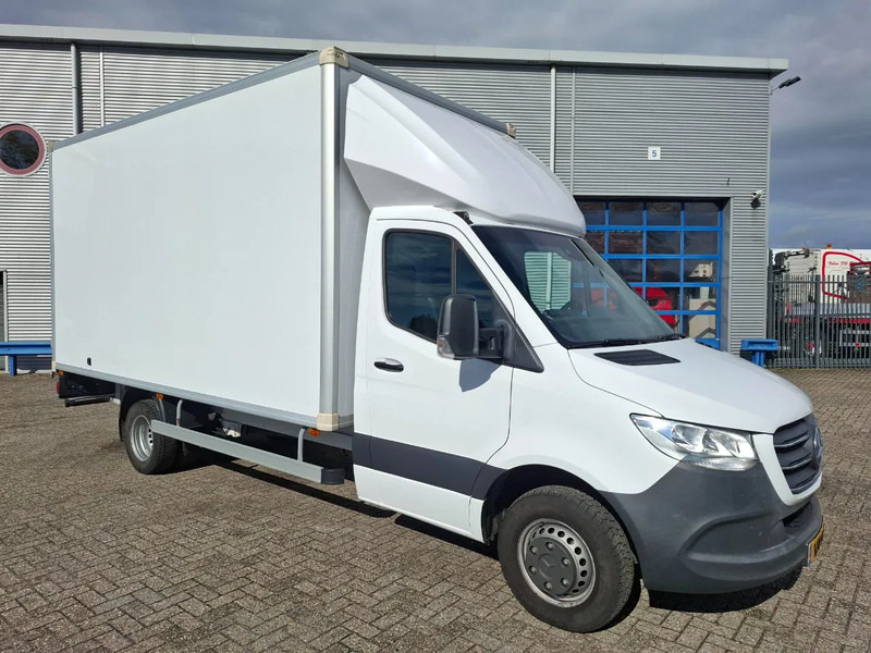 Mercedes-Benz Sprinter 516 CDI / DOUBLE AIR REAR / CLEAN NL VAN / TUV:19-03-2026 / MBUX / NAVI / KEYLESS START / DAB RADIO / 3SEATS / AUTOMATIC / 2021 - Dubă: Foto 2 Mercedes-Benz Sprinter 516 CDI / DOUBLE AIR REAR / CLEAN NL VAN / TUV:19-03-2026 / MBUX / NAVI / KEYLESS START / DAB RADIO / 3SEATS / AUTOMATIC / 2021 - Dubă: Foto 2