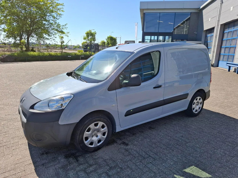 Peugeot Partner 1.6 HDI / TUV:12-01-2026 / AIRCO / CLOSED BOX / MANUAL / EURO-5 b / 2015 - Autoutilitară compactă: Foto 1 Peugeot Partner 1.6 HDI / TUV:12-01-2026 / AIRCO / CLOSED BOX / MANUAL / EURO-5 b / 2015 - Autoutilitară compactă: Foto 1